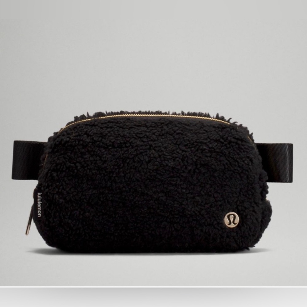 Everywhere Belt Bag black fleece Sherpa one size